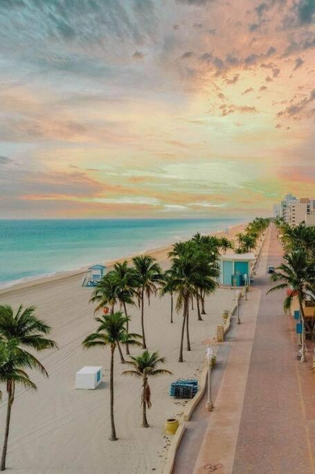 Hollywood Beach, Steps To The Beach, Pool Екстер'єр фото