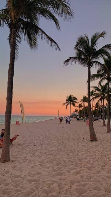 Hollywood Beach, Steps To The Beach, Pool Екстер'єр фото