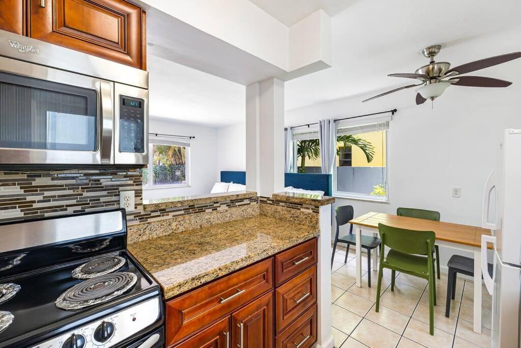 Hollywood Beach, Steps To The Beach, Pool Екстер'єр фото
